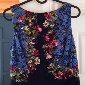 Knee-length blue floral zippered dress, size 6